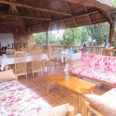 Precious Guesthouse Entebbe Zewnętrze zdjęcie