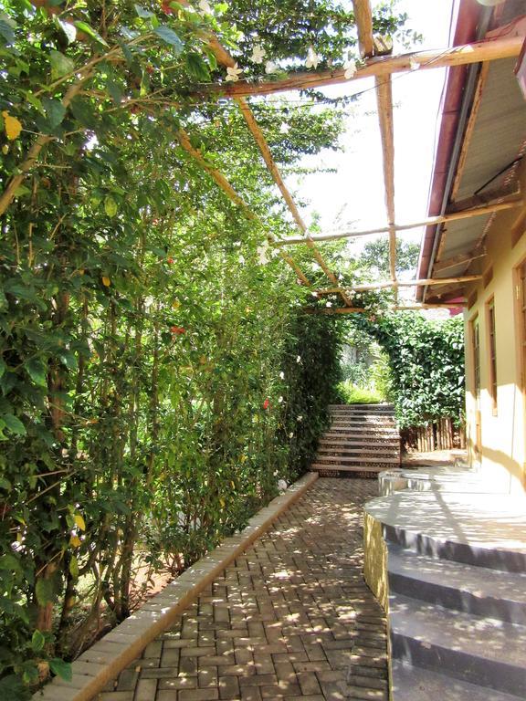 Precious Guesthouse Entebbe Zewnętrze zdjęcie