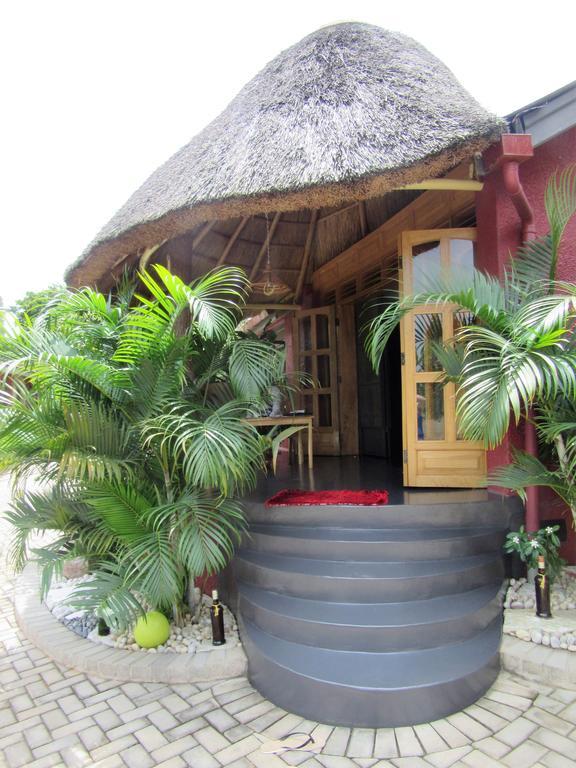 Precious Guesthouse Entebbe Zewnętrze zdjęcie