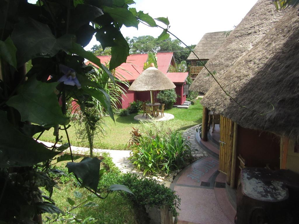 Precious Guesthouse Entebbe Zewnętrze zdjęcie