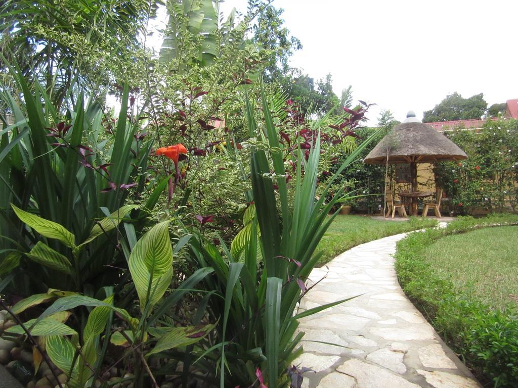 Precious Guesthouse Entebbe Zewnętrze zdjęcie