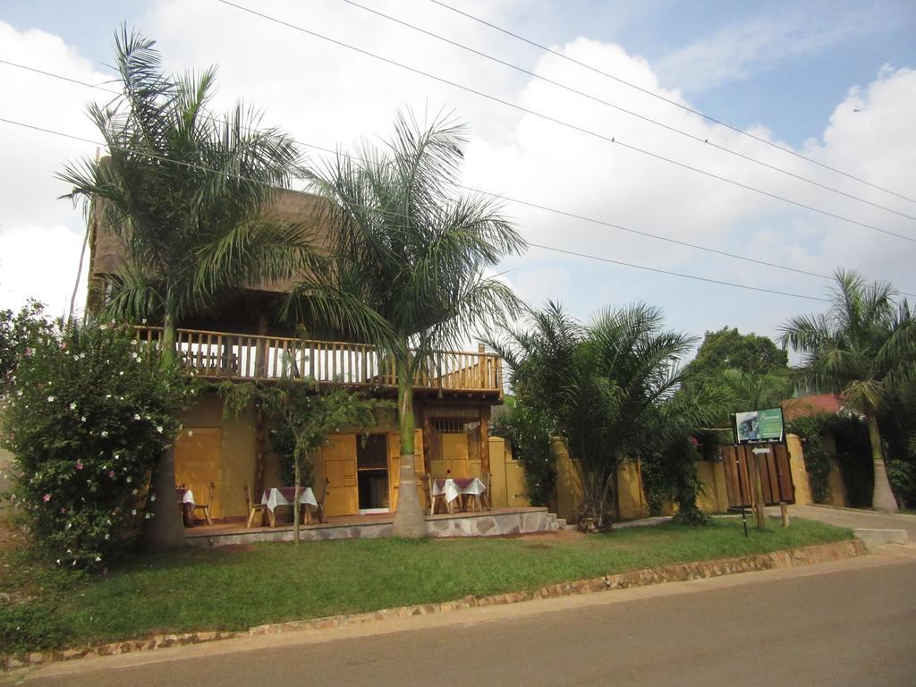 Precious Guesthouse Entebbe Zewnętrze zdjęcie