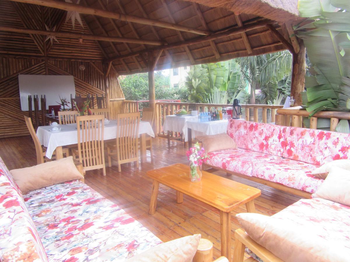 Precious Guesthouse Entebbe Zewnętrze zdjęcie